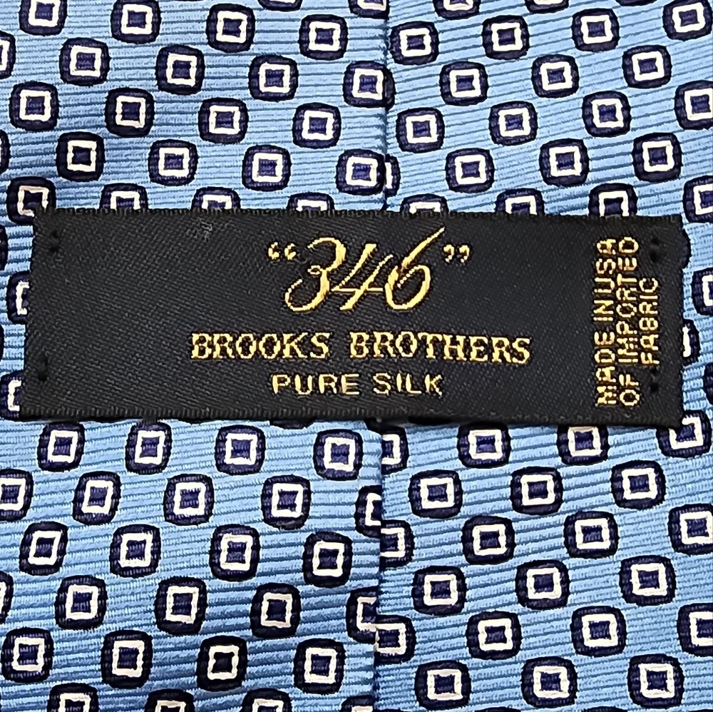 Brooks Brothers 346 Pure Silk Mini Geo Pattern Neck Tie. 59 inches